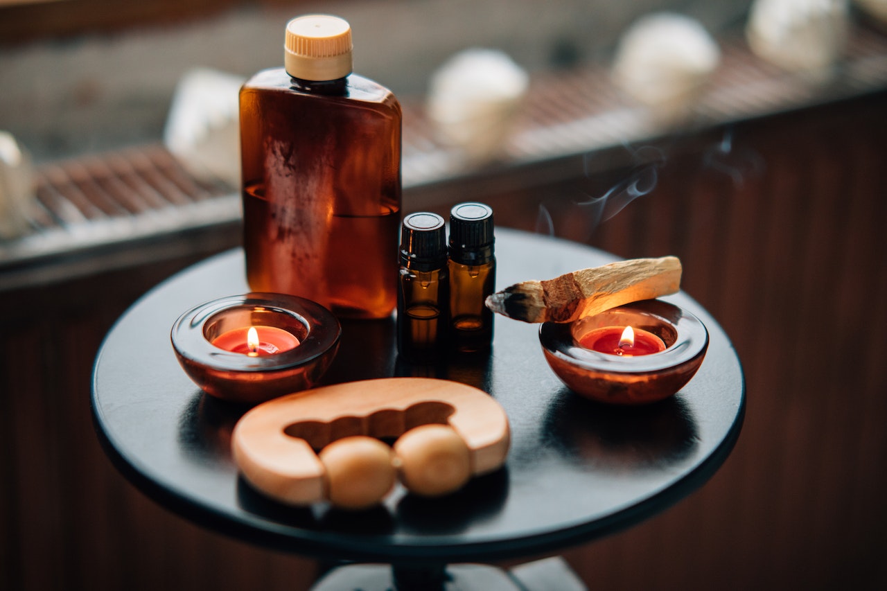 AROMATHERAPY MASSAGE